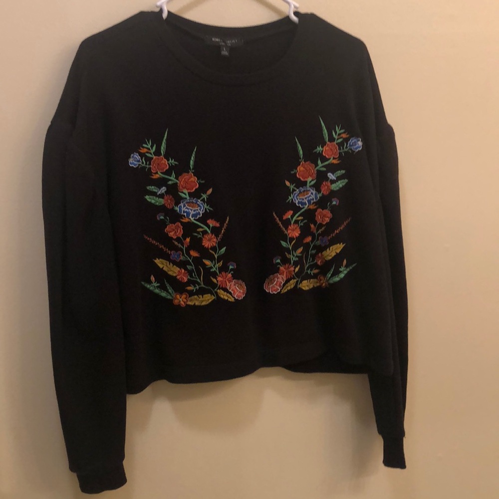 Romeo and Juliet Puff Sleeve Flower Pullover